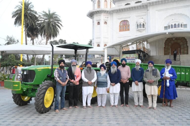 ਗੁਰਦੁਆਰਾ ਸਿੰਘ ਸ਼ਹੀਦਾਂ ਸੋਹਾਣਾ ਵਿਖੇ ਦਾਨੀ ਸੱਜਣ ਵੱਲੋਂ ”ਜੌਨ ਡੀਅਰ’ 5210′ ਟਰੈਕਟਰ ਅਤੇ ਹਾਈਡਰੋਲਿਕ ਟਰਾਲੀ ਕੀਤੀ ਭੇਟ…