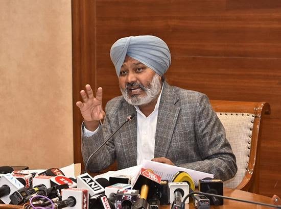 ਪੰਜਾਬ ਦੇ ਪ੍ਰੀ-ਬਜਟ ਤਜਵੀਜਾਂ ਨੂੰ ਕੀਤਾ ਪੂਰੀ ਤਰ੍ਹਾਂ ਨਜ਼ਰ ਅੰਦਾਜ਼ ਭਾਜਪਾ ਦੇ ਸਿਆਸੀ ਹਿੱਤਾਂ ਨੂੰ ਸਮਰਪਿਤ ਬਜਟ ਦੇਸ਼ ਦੀਆਂ ਲੋੜਾਂ ਨੂੰ ਪੂਰਨ ਕਰਨ ਦੇ ਅਸਮਰੱਥ : ਵਿੱਤ ਮੰਤਰੀ ਹਰਪਾਲ ਸਿੰਘ ਚੀਮਾ