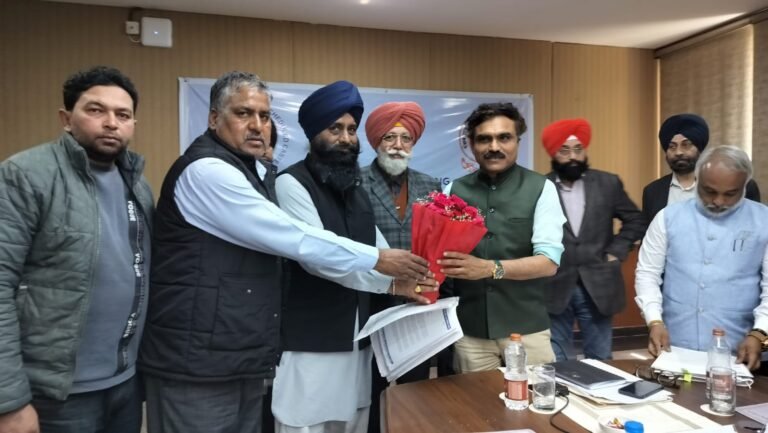 ਐਸੀ/ਬੀਸੀ ਮਹਾਂ ਪੰਚਾਇਤ ਪੰਜਾਬ ਦੇ ਆਗੂਆਂ ਦਾ ਵਫਦ ਰਾਸ਼ਟਰੀ ਅਨੁਸੂਚਿਤ ਜਾਤੀ ਕਮਿਸ਼ਨ ਦੇ ਮਾਣਯੋਗ ਚੇਅਰਮੈਨ ਨੂੰ ਮਿਲਿਆ