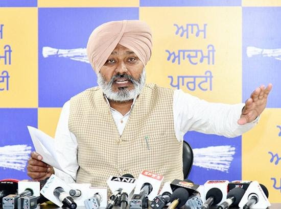 ਪੂਰੇ ਭਾਰਤ ‘ਚ ਨਸ਼ਿਆਂ ਦੀ ਤਸਕਰੀ ਨੂੰ ਬੜਾਵਾ ਦੇਣ ਲਈ ਅਕਾਲੀ-ਭਾਜਪਾ ਸਰਕਾਰ  ਜਿੰਮੇਵਾਰ, ਗੁਜਰਾਤ  ਨਸ਼ਿਆਂ ਦਾ ਧੁਰਾ : ਵਿੱਤ ਮੰਤਰੀ ਹਰਪਾਲ ਸਿੰਘ ਚੀਮਾ..