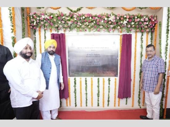 ਮੋਹਾਲੀ ਸ਼ਹਿਰ ‘ਚ ਸਥਾਪਿਤ ਹੋਇਆ 15ਐਮਜੀਡੀ ਦੀ ਸਮਰੱਥਾ ਵਾਲਾ ਐਸਟੀਪੀ ਦੇਸ਼ ਦਾ ਬਿਹਤਰੀਨ ਪਲਾਂਟ : ਮੁੱਖ ਮੰਤਰੀ ਭਗਵੰਤ ਮਾਨ   ਪੰਜਾਬ ਦੇ 166 ਸ਼ਹਿਰਾਂ ਚ ਪਾਣੀ ਦੀ ਸਪਲਾਈ ਸੀਵਰੇਜ ਸਹੂਲਤ ਸਫਾਈ ਸੜਕਾਂ ਲਾਈਟਾਂ ਅਤੇ ਐਸਟੀਪੀ ਦੀ ਵਿਵਸਥਾ ਨੂੰ ਬਣਾਇਆ ਜਾਵੇਗਾ ਯਕੀਨੀ ਕਨਵੀਨਰ ਕੇਜਰੀਵਾਲ    ‘ਆਪ’ ਸਰਕਾਰ ਹਲਕਾ ਮੋਹਾਲੀ ਦੇ ਨਾਗਰਿਕਾਂ ਨੂੰ ਹਰ ਪੱਖੋਂ ਵਧੀਆ ਸਹੂਲਤਾਂ ਦੇਣ ਲਈ ਹਮੇਸ਼ਾ ਬਚਨਬੱਧ ਸੀਵਰੇਜ ਟਰੀਟਮੈਂਟ ਦਾ ਉਦਘਾਟਨ ਇਸੇ ਹਿੱਸੇ ਦੀ ਕੜੀ : ਵਿਧਾਇਕ ਕੁਲਵੰਤ ਸਿੰਘ